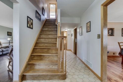 4 Graydon Pl, Roxbury Township NJ  07836-9314 exterior