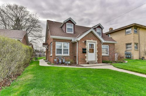 5023 Lake Dr, Cudahy, WI 53110-2004