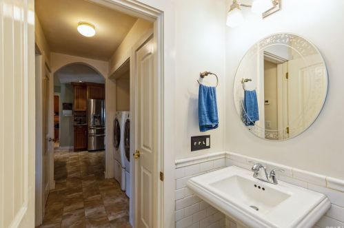 305 Bayberry Rd, Southold NY  11971-4436 exterior