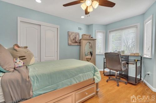 40 Ponderosa Ln, Old Bridge NJ  08857-3334 exterior