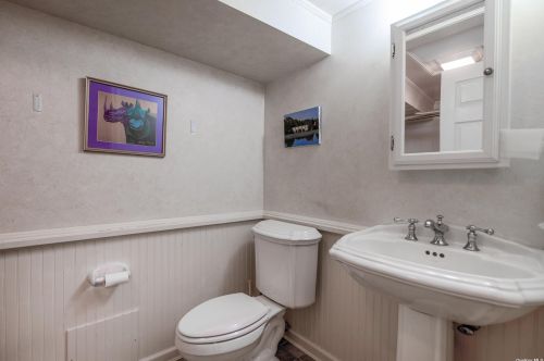 22 Little Harbor Rd, Mount Sinai NY  11766-1208 exterior