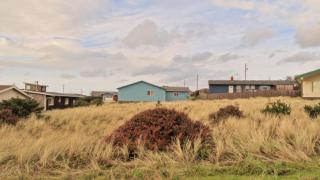 2006 Cutter St, Waldport, OR 97394-9455