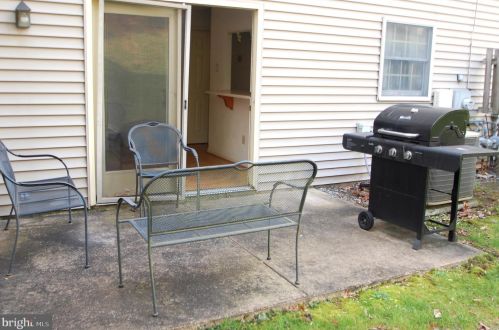 15 Willow Ct, Downingtown PA  19335-3400 exterior