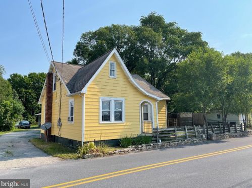 11 Hot Point Ave, Lees Cross Roads, PA 17257-8134