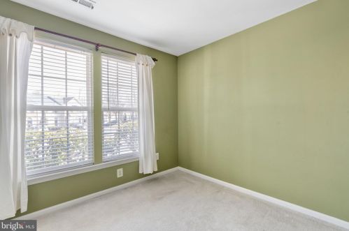 1260 Corbett Pl, Woodbridge VA  22191-1045 exterior