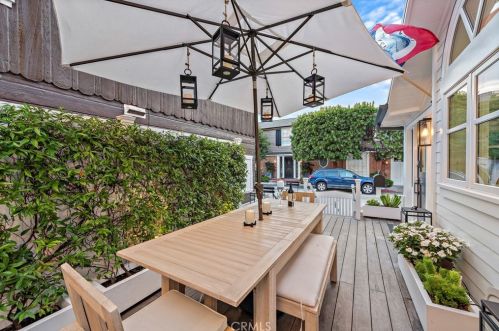 104 Onyx Ave, Newport Beach CA  92662-1208 exterior
