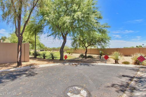 310 Eucalyptus Pl, Chandler, AZ 85225-8253