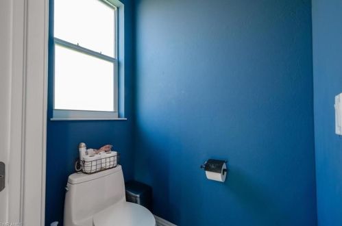 670 1 St, Naples FL 34117-5106 exterior