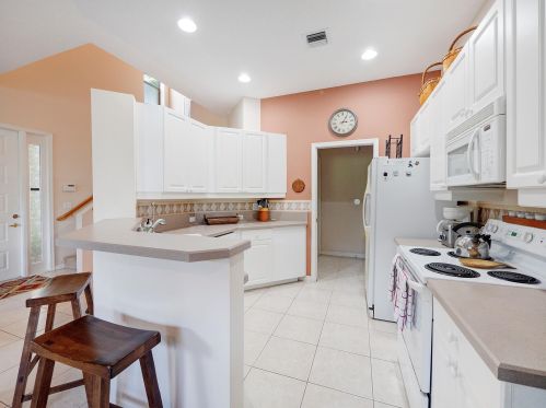 504 Resort Ln, West Palm Beach, FL 33418-7043