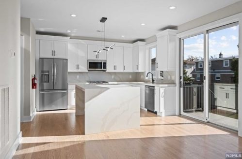 198 Philip Ave, Elmwood Park NJ  07407-2225 exterior