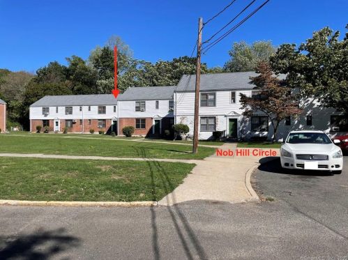 39 Nob Hill Cir, Bridgeport, CT 06610-1827