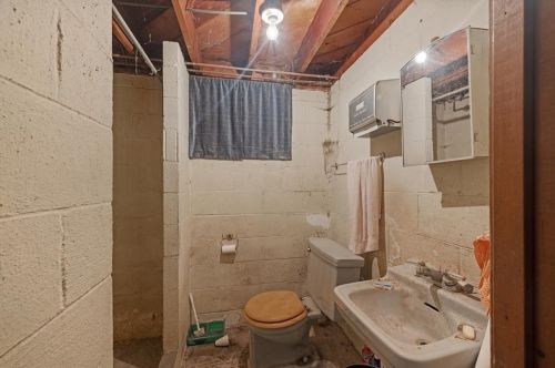 2557 Nicholson Rd, Sewickley PA  15143-8502 exterior