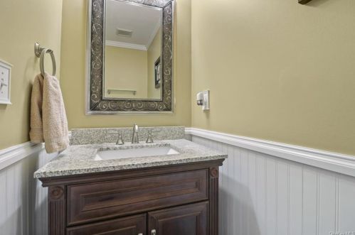 7 Woodfield Dr, Washingtonville NY  10992-1149 exterior