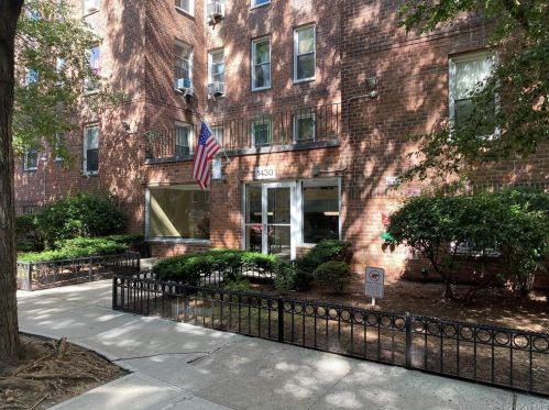 1430 Thieriot Ave, Bronx NY  10460-3836 exterior