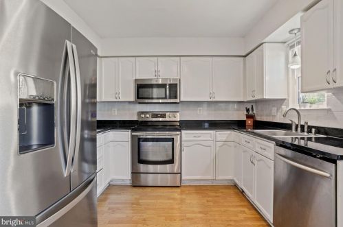 605 Warrenton Ter, Leesburg VA  20176-2466 exterior