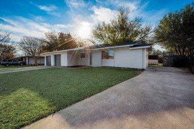 1812 Beacon Way, Fort Worth, TX 76140-5152