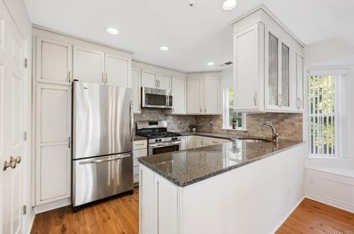 7 Stone Creek Ln, Briarcliff, NY 10510-1537