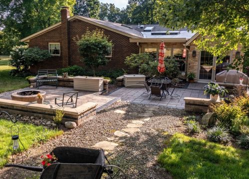 616 Jamestown Rd, Greenville, PA 16125-9101