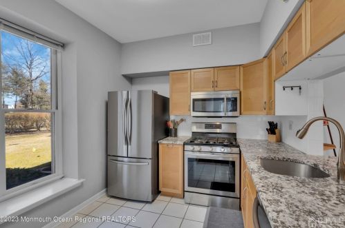 203 Commons At Kingswood Dr, East Brunswick NJ  08816-5209 exterior