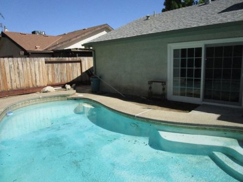 1931 San Gabriel Ave, Clovis CA  93611-4124 exterior
