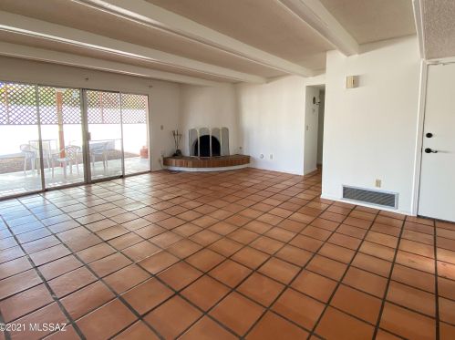 2818 La Cienega Dr, Tucson, AZ 85715-3531