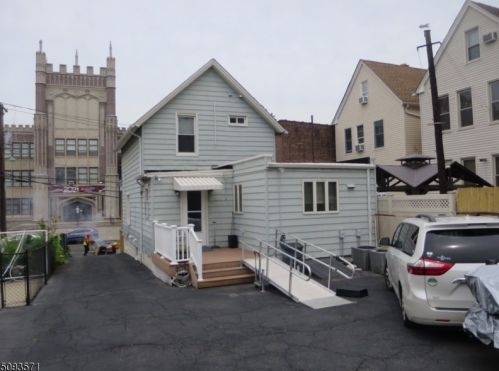 680 Avenue A, Bayonne NJ  07002-1808 exterior