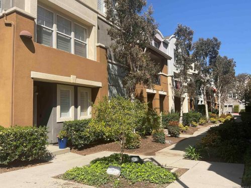 8751 Plaza Park Ln, San Diego, CA 92123-6414