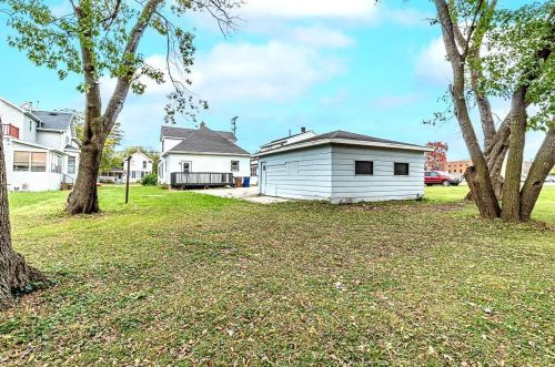 317 Chute St, Menasha WI 54952-3047 exterior