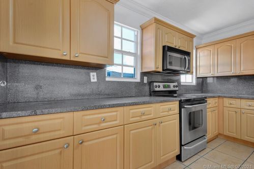 2259 5th Ave, Hialeah FL  33010-2104 exterior