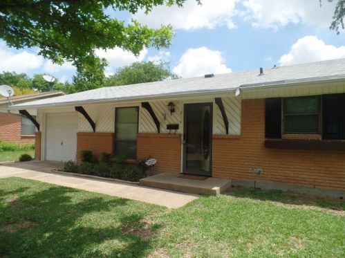 214 Island Dr, Richardson TX  75081-3624 exterior