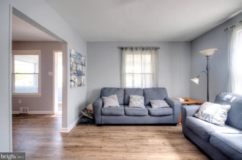 1702 Swedesboro Ave, West Deptford NJ  08066-1517 exterior