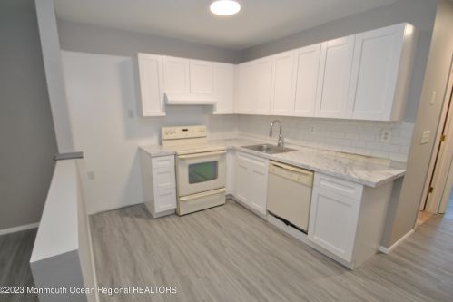 535 Dartmoor Ct, Lakewood, NJ 08701-7846