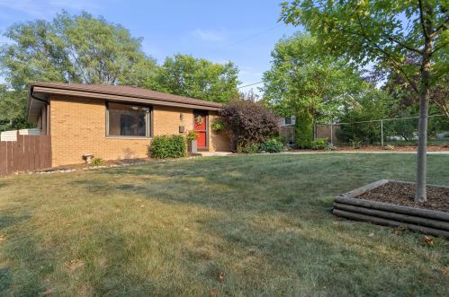 5641 Andover Rd, Milwaukee, WI 53219-2264