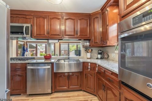 21 Roger Ave, Cranford NJ  07016-2714 exterior