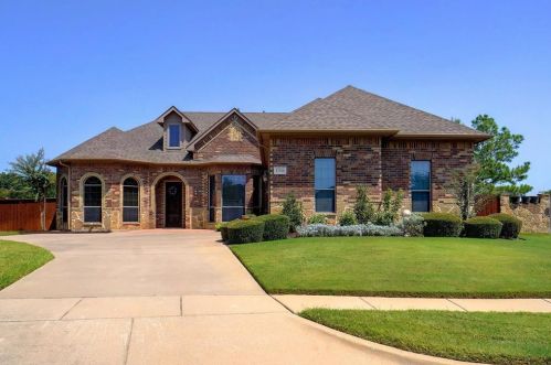 13700 Old Oaks Ct, Burleson, TX 76028-3295