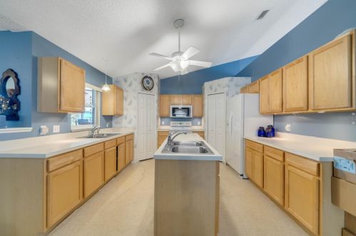 3046 Blaine Cir, Deltona, FL 32738-5328