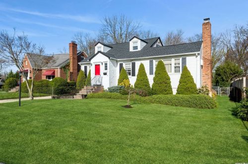 8 Glen Cove Dr, Muttontown, NY 11545-1710
