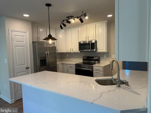 5758 Benford Dr, Haymarket VA  20169-2503 exterior