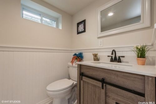 1805 Grant Ave, Seaford NY  11783-2318 exterior