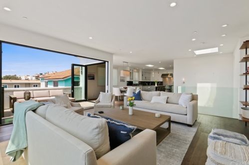 2215 Bayview Dr, Manhattan Beach CA  90266-4453 exterior