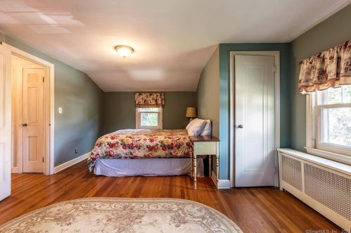 40 Mckinley St, Manchester CT 06040-4845 exterior