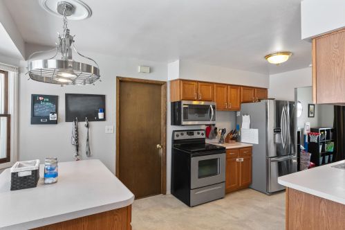 1566 Dover Dr, Waukesha WI  53186-6332 exterior