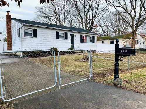 145 24th St, Wheatley Heights, NY 11798-2107