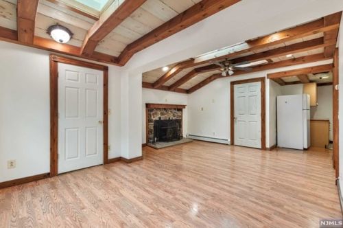 51 Pinecrest Trl, West Milford NJ  07480-1700 exterior