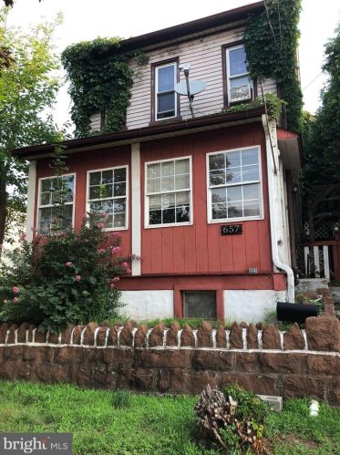 657 Walnut St, Pottstown PA  19464-5744 exterior