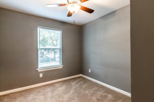 2202 Chestnut Ave, Fort Worth TX  76164-7953 exterior