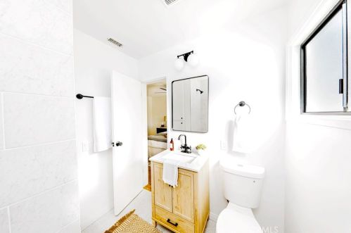 2512 Deerford St, Lakewood CA  90712-3356 exterior