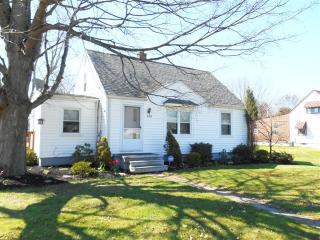 428 34th St, Canton, OH 44707-1414