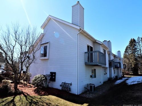 812 Hartford Rd, Manchester, CT 06040-4724
