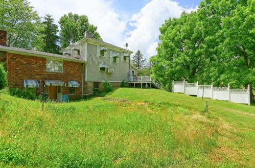 191 Blackhawk Rd, Beaver Falls, PA 15010-1271